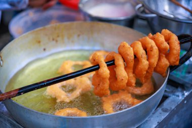 Peru Pikaronları, balkabağıyla karıştırılmış buğday unundan yapılmış lezzetli bir tatlı ve bazen tatlı patates, chancaca balı. Geleneksel bir Peru gastronomisi..