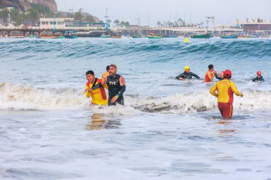 IRONMAN 70.3 PERU. 21 Nisan 2024. İRONMAN 'da yarışan sporcular 70.3 Triatlon, Lima Peru.