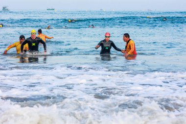 IRONMAN 70.3 PERU. 21 Nisan 2024. İRONMAN 'da yarışan sporcular 70.3 Triatlon, Lima Peru.