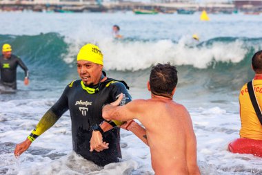 IRONMAN 70.3 PERU. 21 Nisan 2024. İRONMAN 'da yarışan sporcular 70.3 Triatlon, Lima Peru.