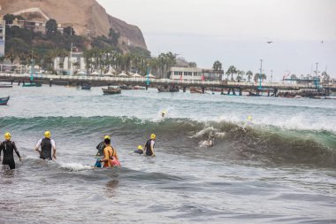 IRONMAN 70.3 PERU. 21 Nisan 2024. İRONMAN 'da yarışan sporcular 70.3 Triatlon, Lima Peru.