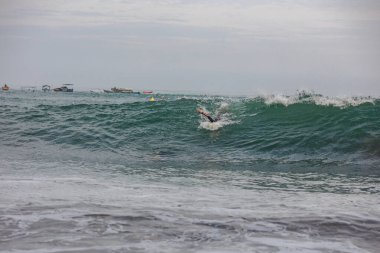 IRONMAN 70.3 PERU. 21 Nisan 2024. İRONMAN 'da yarışan sporcular 70.3 Triatlon, Lima Peru.