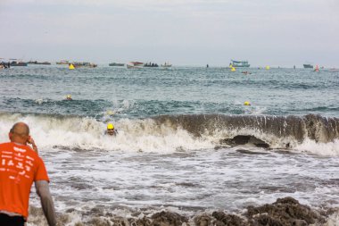 IRONMAN 70.3 PERU. 21 Nisan 2024. İRONMAN 'da yarışan sporcular 70.3 Triatlon, Lima Peru.