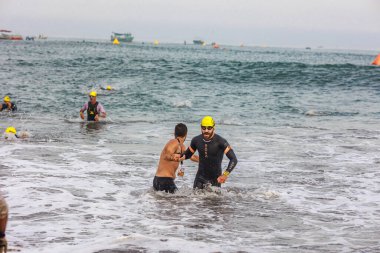 IRONMAN 70.3 PERU. 21 Nisan 2024. İRONMAN 'da yarışan sporcular 70.3 Triatlon, Lima Peru.