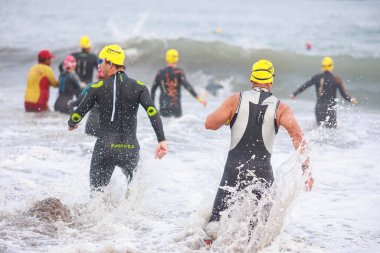 IRONMAN 70.3 PERU. 21 Nisan 2024. İRONMAN 'da yarışan sporcular 70.3 Triatlon, Lima Peru.