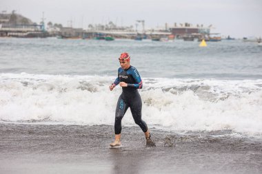 IRONMAN 70.3 PERU. 21 Nisan 2024. İRONMAN 'da yarışan sporcular 70.3 Triatlon, Lima Peru.