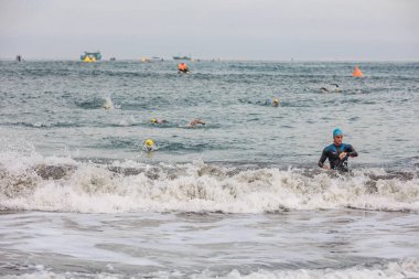 IRONMAN 70.3 PERU. 21 Nisan 2024. İRONMAN 'da yarışan sporcular 70.3 Triatlon, Lima Peru.