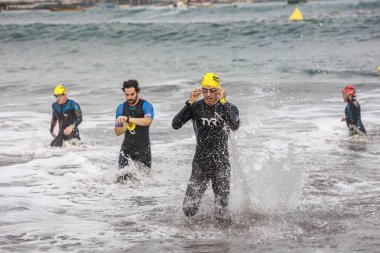 IRONMAN 70.3 PERU. 21 Nisan 2024. İRONMAN 'da yarışan sporcular 70.3 Triatlon, Lima Peru.