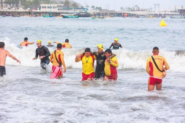 IRONMAN 70.3 PERU. 21 Nisan 2024. İRONMAN 'da yarışan sporcular 70.3 Triatlon, Lima Peru.