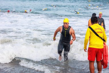 IRONMAN 70.3 PERU. 21 Nisan 2024. İRONMAN 'da yarışan sporcular 70.3 Triatlon, Lima Peru.