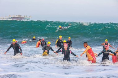 IRONMAN 70.3 PERU. 21 Nisan 2024. İRONMAN 'da yarışan sporcular 70.3 Triatlon, Lima Peru.