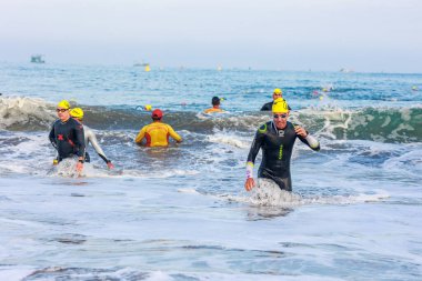 IRONMAN 70.3 PERU. 21 Nisan 2024. İRONMAN 'da yarışan sporcular 70.3 Triatlon, Lima Peru.
