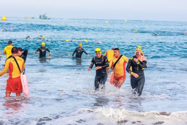 IRONMAN 70.3 PERU. 21 Nisan 2024. İRONMAN 'da yarışan sporcular 70.3 Triatlon, Lima Peru.