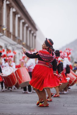 Peru 'nun tarihi merkezi Lima' da geleneksel Candelaria Bakiresi Festivali dansçıları. 18 Kasım 2023. 