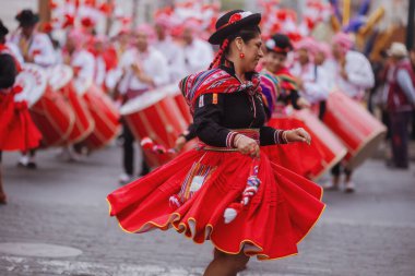 Peru 'nun tarihi merkezi Lima' da geleneksel Candelaria Bakiresi Festivali dansçıları. 18 Kasım 2023. 