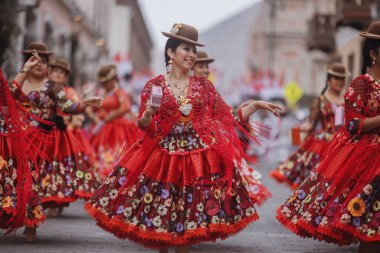 Peru 'nun tarihi merkezi Lima' da geleneksel Candelaria Bakiresi Festivali dansçıları. 18 Kasım 2023. 