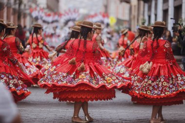 Peru 'nun tarihi merkezi Lima' da geleneksel Candelaria Bakiresi Festivali dansçıları. 18 Kasım 2023. 