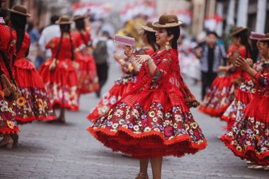 Peru 'nun tarihi merkezi Lima' da geleneksel Candelaria Bakiresi Festivali dansçıları. 18 Kasım 2023. 