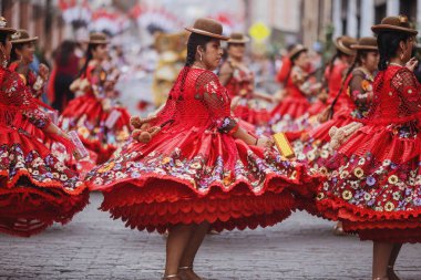 Peru 'nun tarihi merkezi Lima' da geleneksel Candelaria Bakiresi Festivali dansçıları. 18 Kasım 2023. 