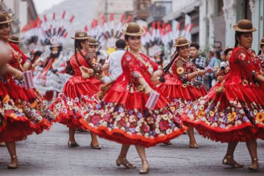 Peru 'nun tarihi merkezi Lima' da geleneksel Candelaria Bakiresi Festivali dansçıları. 18 Kasım 2023. 