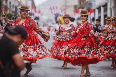 Peru 'nun tarihi merkezi Lima' da geleneksel Candelaria Bakiresi Festivali dansçıları. 18 Kasım 2023. 