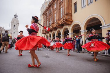 Peru 'nun tarihi merkezi Lima' da geleneksel Candelaria Bakiresi Festivali dansçıları. 18 Kasım 2023. 