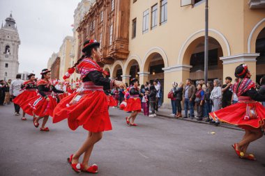 Peru 'nun tarihi merkezi Lima' da geleneksel Candelaria Bakiresi Festivali dansçıları. 18 Kasım 2023. 