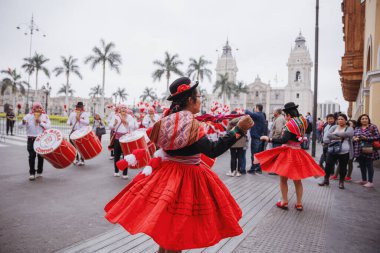 Peru 'nun tarihi merkezi Lima' da geleneksel Candelaria Bakiresi Festivali dansçıları. 18 Kasım 2023. 