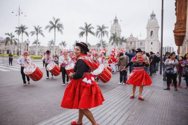 Peru 'nun tarihi merkezi Lima' da geleneksel Candelaria Bakiresi Festivali dansçıları. 18 Kasım 2023. 