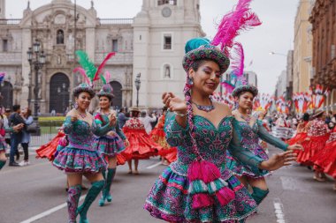 Peru 'nun tarihi merkezi Lima' da geleneksel Candelaria Bakiresi Festivali dansçıları. 18 Kasım 2023. 