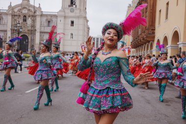 Peru 'nun tarihi merkezi Lima' da geleneksel Candelaria Bakiresi Festivali dansçıları. 18 Kasım 2023. 
