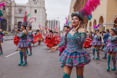 Peru 'nun tarihi merkezi Lima' da geleneksel Candelaria Bakiresi Festivali dansçıları. 18 Kasım 2023. 