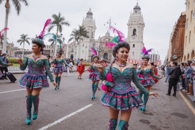 Peru 'nun tarihi merkezi Lima' da geleneksel Candelaria Bakiresi Festivali dansçıları. 18 Kasım 2023. 