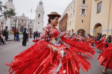 Peru 'nun tarihi merkezi Lima' da geleneksel Candelaria Bakiresi Festivali dansçıları. 18 Kasım 2023. 
