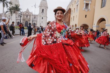 Peru 'nun tarihi merkezi Lima' da geleneksel Candelaria Bakiresi Festivali dansçıları. 18 Kasım 2023. 