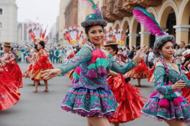 Peru 'nun tarihi merkezi Lima' da geleneksel Candelaria Bakiresi Festivali dansçıları. 18 Kasım 2023. 