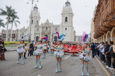 Peru 'nun tarihi merkezi Lima' da geleneksel Candelaria Bakiresi Festivali dansçıları. 18 Kasım 2023. 