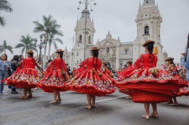 Peru 'nun tarihi merkezi Lima' da geleneksel Candelaria Bakiresi Festivali dansçıları. 18 Kasım 2023. 