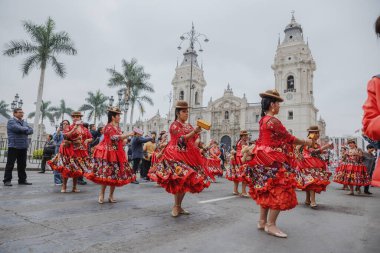 Peru 'nun tarihi merkezi Lima' da geleneksel Candelaria Bakiresi Festivali dansçıları. 18 Kasım 2023. 