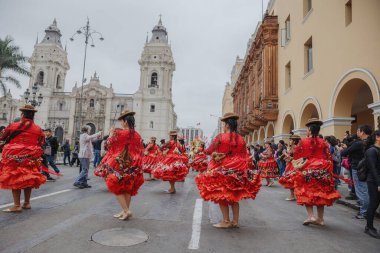 Peru 'nun tarihi merkezi Lima' da geleneksel Candelaria Bakiresi Festivali dansçıları. 18 Kasım 2023. 