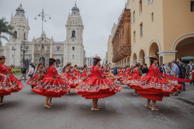 Peru 'nun tarihi merkezi Lima' da geleneksel Candelaria Bakiresi Festivali dansçıları. 18 Kasım 2023. 