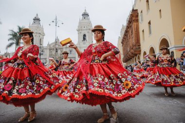 Peru 'nun tarihi merkezi Lima' da geleneksel Candelaria Bakiresi Festivali dansçıları. 18 Kasım 2023. 