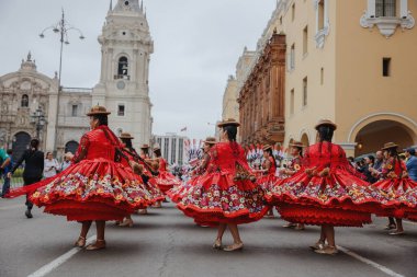 Peru 'nun tarihi merkezi Lima' da geleneksel Candelaria Bakiresi Festivali dansçıları. 18 Kasım 2023. 