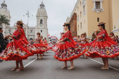 Peru 'nun tarihi merkezi Lima' da geleneksel Candelaria Bakiresi Festivali dansçıları. 18 Kasım 2023. 