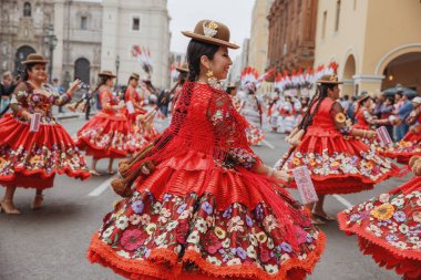 Peru 'nun tarihi merkezi Lima' da geleneksel Candelaria Bakiresi Festivali dansçıları. 18 Kasım 2023. 
