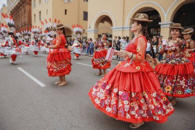 Peru 'nun tarihi merkezi Lima' da geleneksel Candelaria Bakiresi Festivali dansçıları. 18 Kasım 2023. 