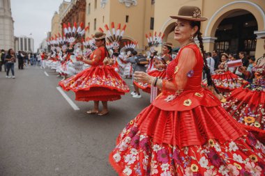 Peru 'nun tarihi merkezi Lima' da geleneksel Candelaria Bakiresi Festivali dansçıları. 18 Kasım 2023. 