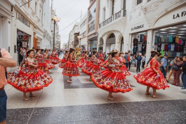 Peru 'nun tarihi merkezi Lima' da geleneksel Candelaria Bakiresi Festivali dansçıları. 18 Kasım 2023. 