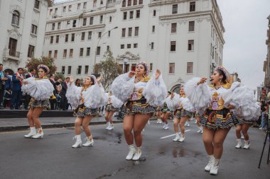 Peru 'nun tarihi merkezi Lima' da geleneksel Candelaria Bakiresi Festivali dansçıları. 18 Kasım 2023. 