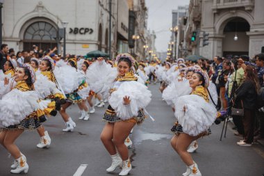 Peru 'nun tarihi merkezi Lima' da geleneksel Candelaria Bakiresi Festivali dansçıları. 18 Kasım 2023. 